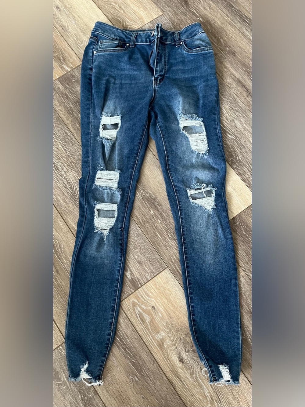 Refuge high-rise distressed skinny jeans in a classic blue wash size 7